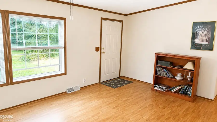 8303 Munrovia ST, Shelby, MI 48317 - #2