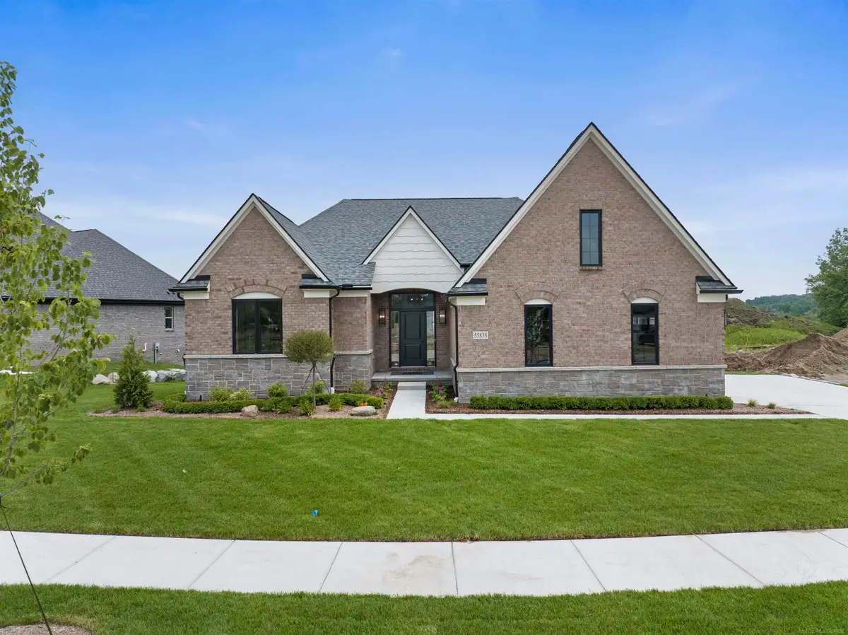 55609 Laurel Oaks LN, Shelby, MI 48315 - #1