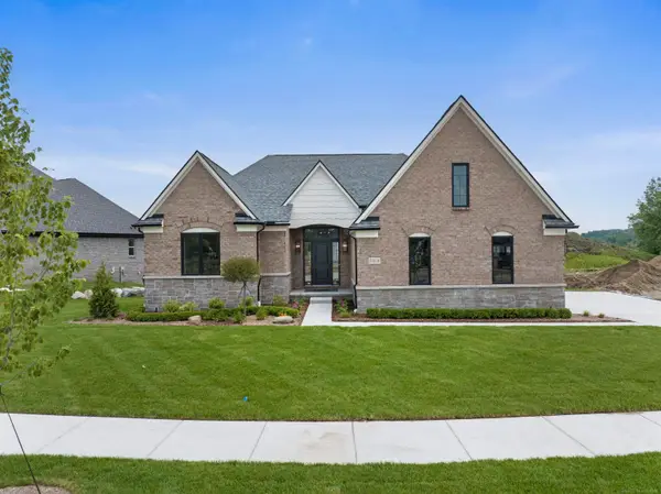 55609 Laurel Oaks LN, ShelbyTwp, MI 48315