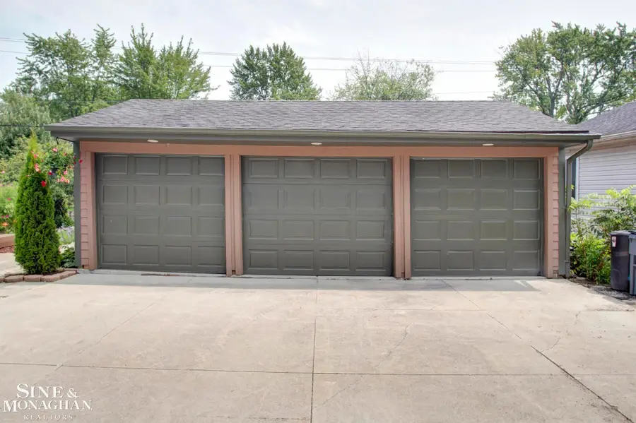 5575 River RD, East China, MI 48054 - #3