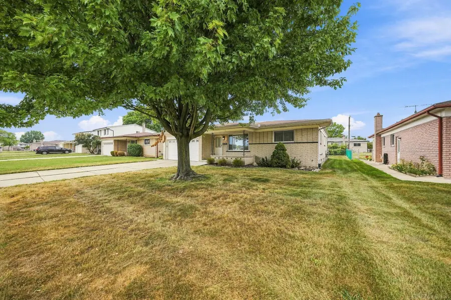 3915 Nowak DR, Sterling Heights, MI 48310 - #3