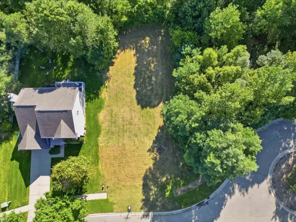 5 Donna CT, Waterford, MI 48329
