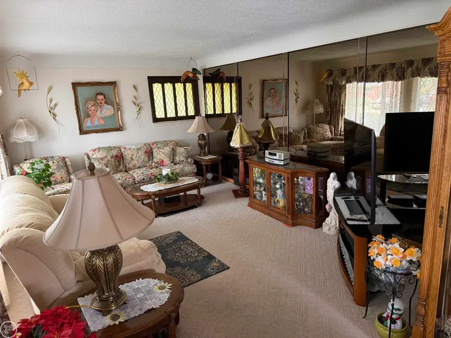 21009 Danbury ST, Clinton Township, MI 48035 - #2