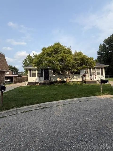 3506 Holland Park, PortHuron, MI 48060