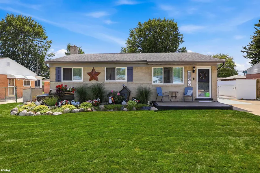 18016 Fairwood DR, Clinton Township, MI 48035 - #2
