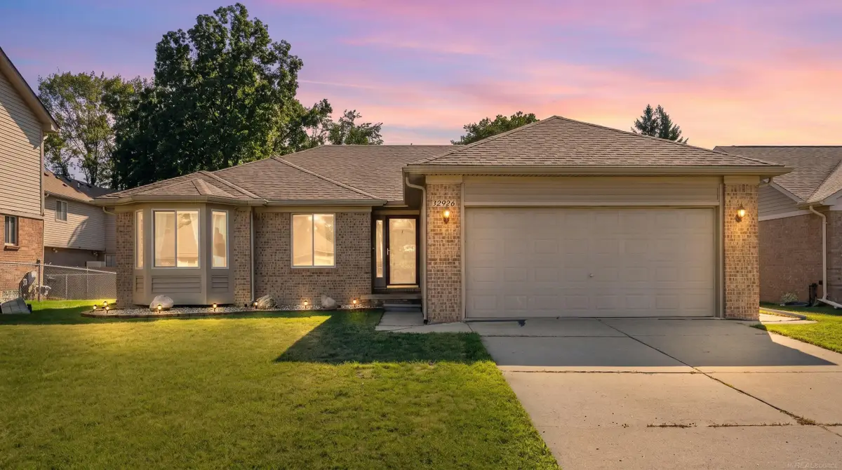 32926 Gallo LN, Warren, MI 48093 - #1