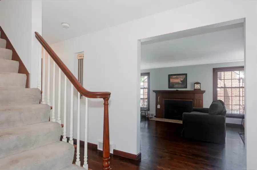 1723 Hawthorne RD, Grosse Pointe Woods, MI 48236 - #3