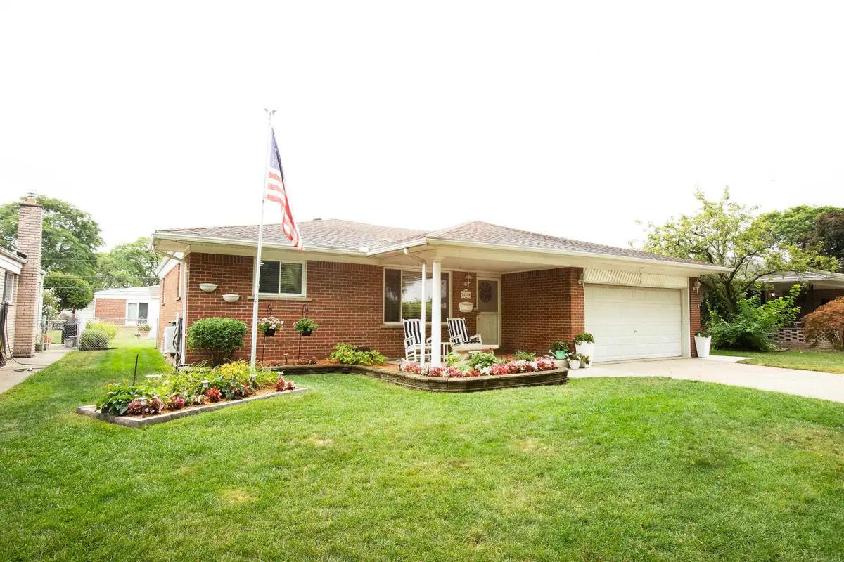 30918 Primrose DR, Warren, MI 48088 - #1