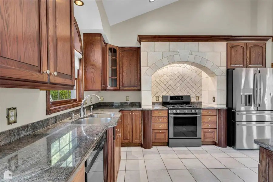 832 5th ST, Marysville, MI 48040 - #2
