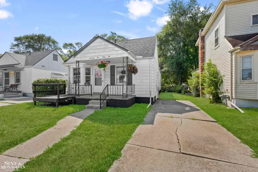 17132 Toepfer DR, Eastpointe, MI 48021 - #2