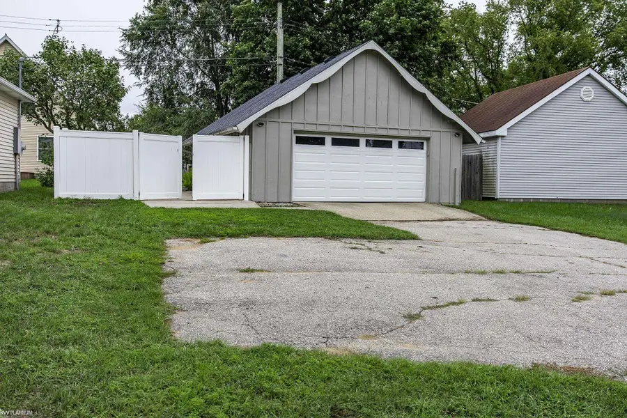 8970 Lakeshore RD, Lakeport, MI 48059 - #3