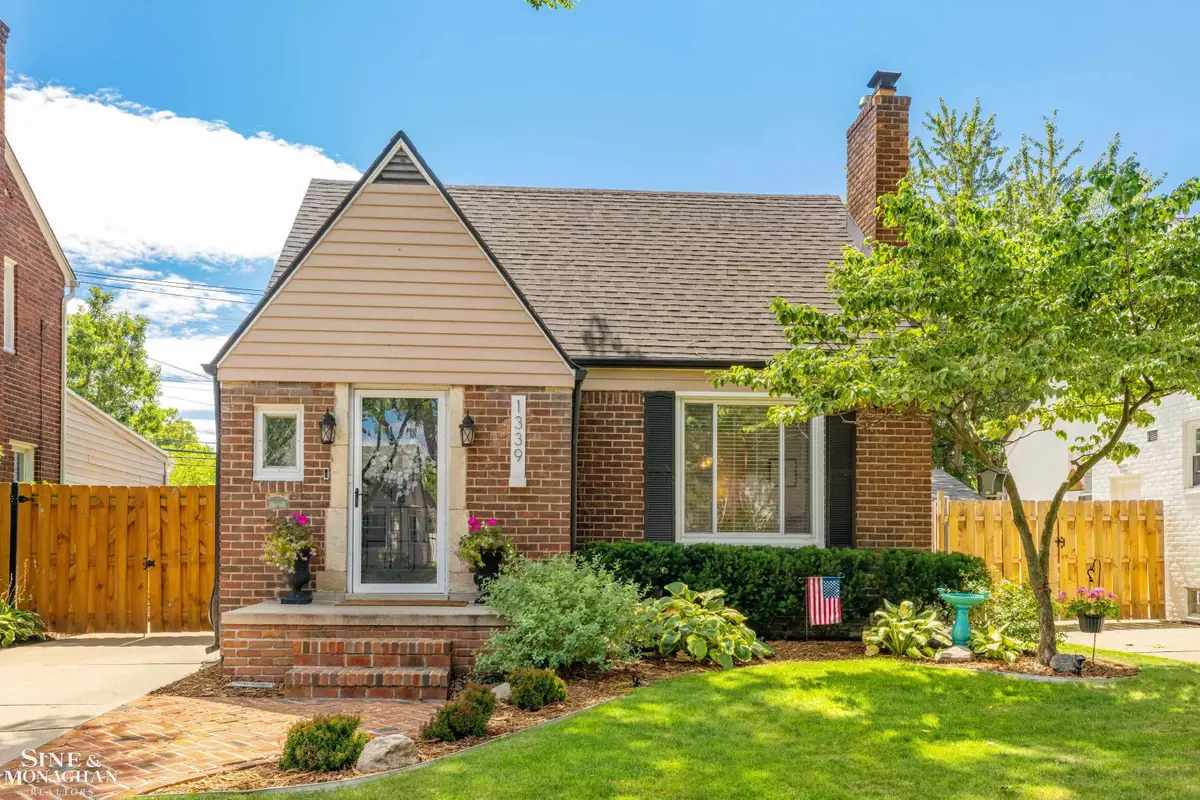 1339 Hampton RD, Grosse Pointe Woods, MI 48236 - #1
