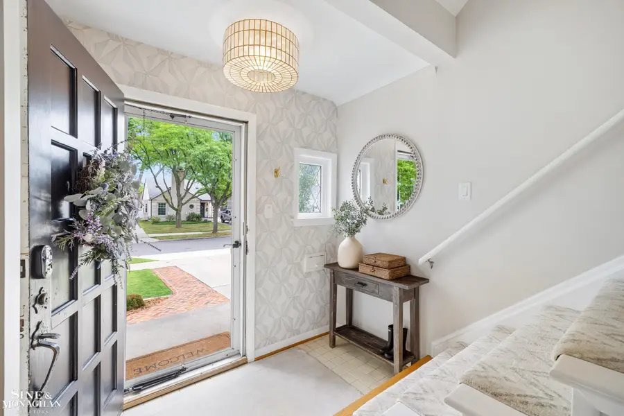 1339 Hampton RD, Grosse Pointe Woods, MI 48236 - #2