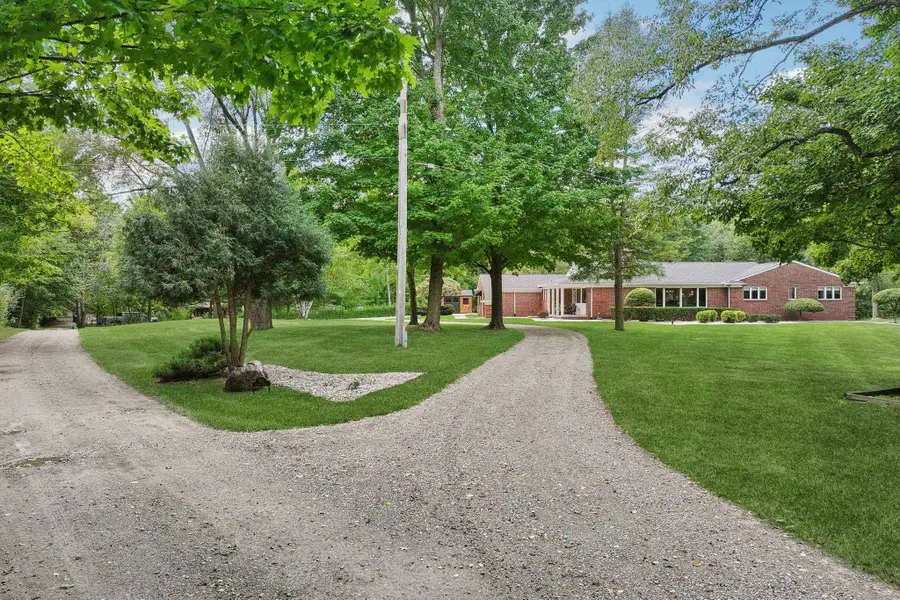 890 E Romeo Rd, Oakland, MI 48363 - #2
