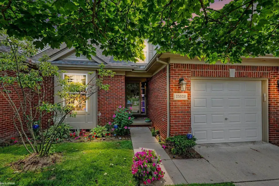 25920 Ashby DR, Harrison Township, MI 48045 - #2