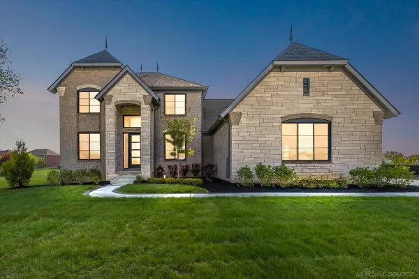 42528 Saddle LN, SterlingHeights, MI 48314