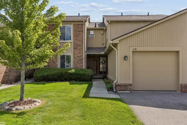 698 Tennyson CT, RochesterHills, MI 48307