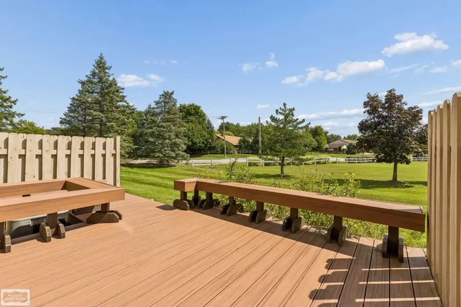698 Tennyson CT, Rochester Hills, MI 48307 - #3
