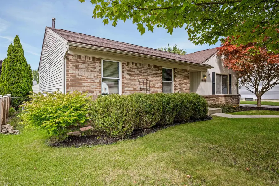 16395 Sudbury CT, Macomb, MI 48044 - #2