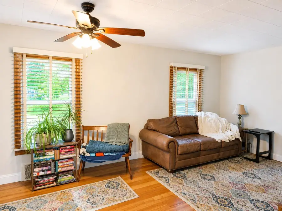 2100 Pompey ST, Waterford, MI 48327 - #2