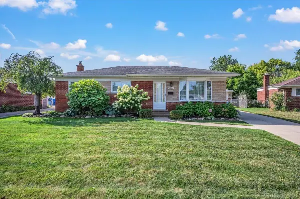 13814 Irvington DR, Warren, MI 48088