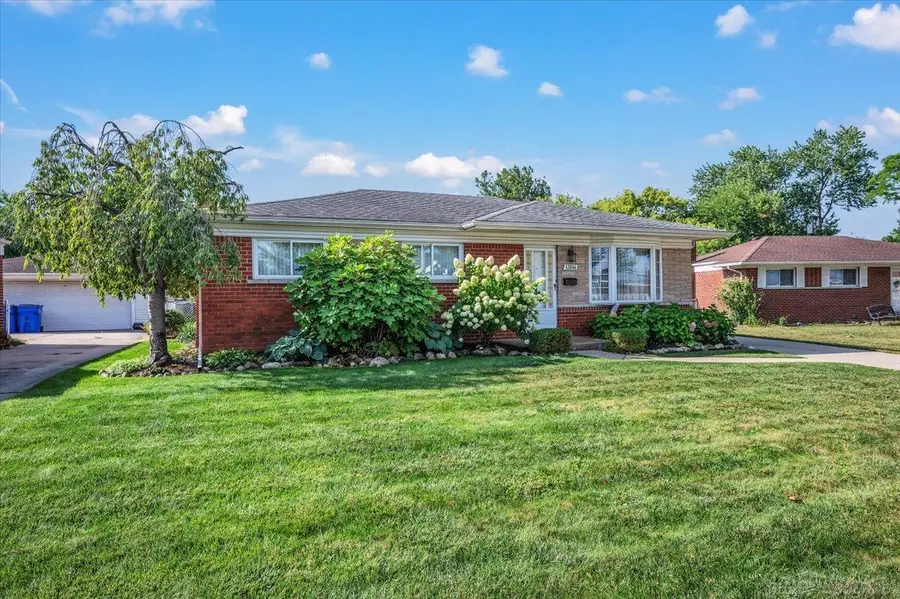 13814 Irvington DR, Warren, MI 48088 - #3