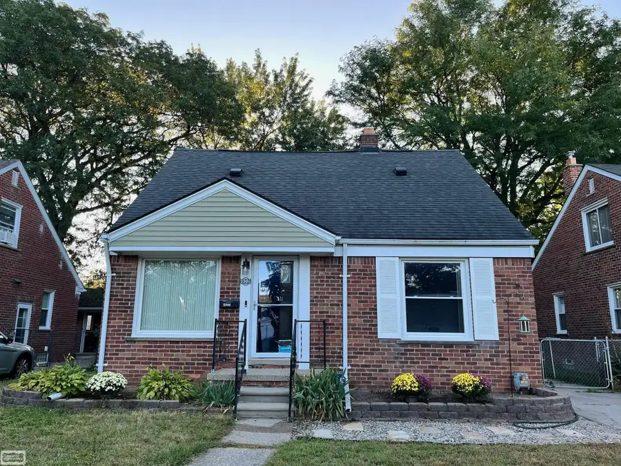 1306 N Silvery LN, Dearborn, MI 48128 - #3