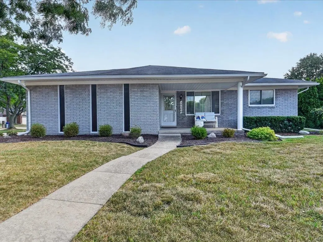 15500 Sherwood LN, Fraser, MI 48026 - #1