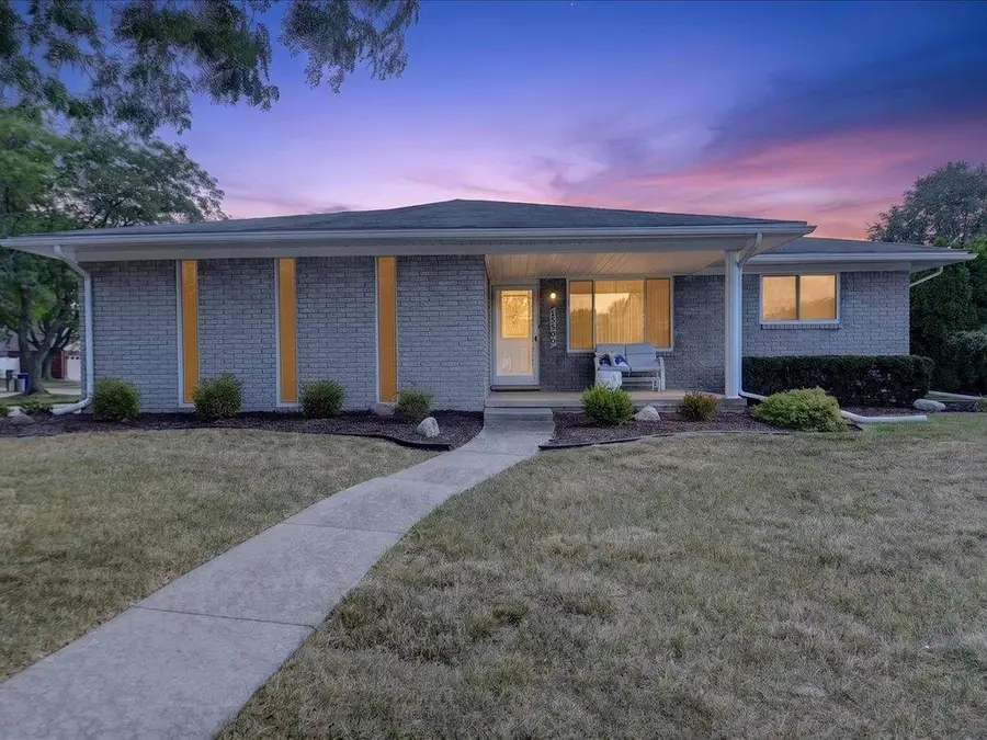 15500 Sherwood LN, Fraser, MI 48026 - #2