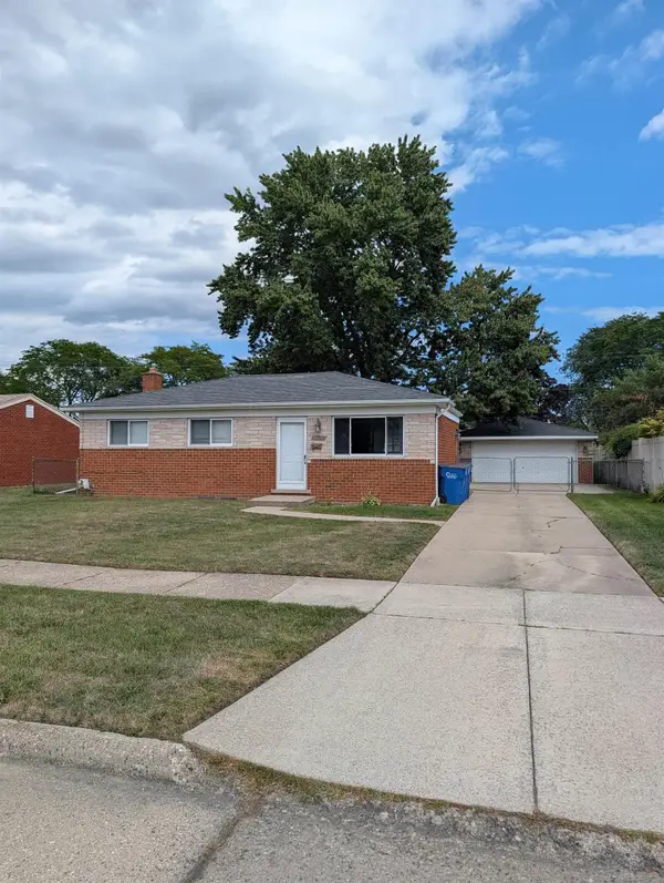 31490 Gloede DR, Warren, MI 48088
