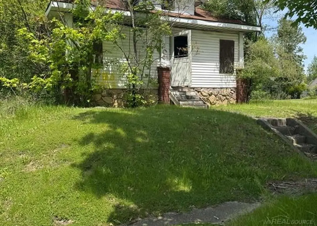 205 E Baltimore BLVD, Flint, MI 48505 - #1
