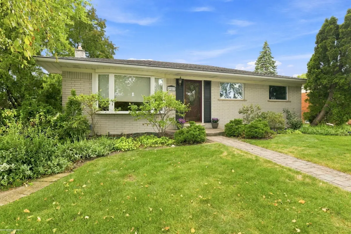 29503 Dover AVE, Warren, MI 48088 - #1