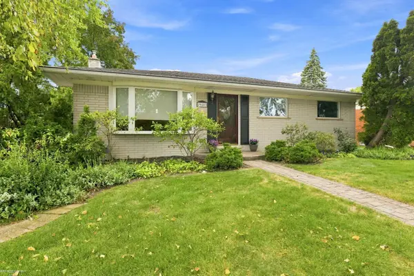 29503 Dover AVE, Warren, MI 48088
