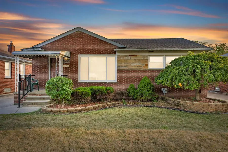 19708 California ST, Saint Clair Shores, MI 48080 - #2