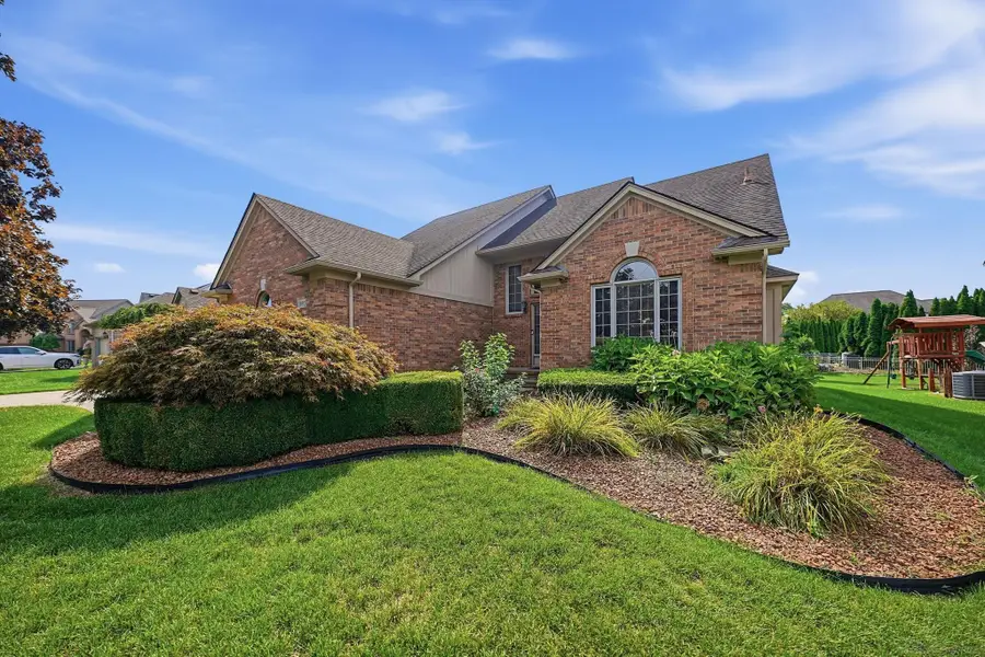 13892 Quill DR, Shelby, MI 48315 - #2