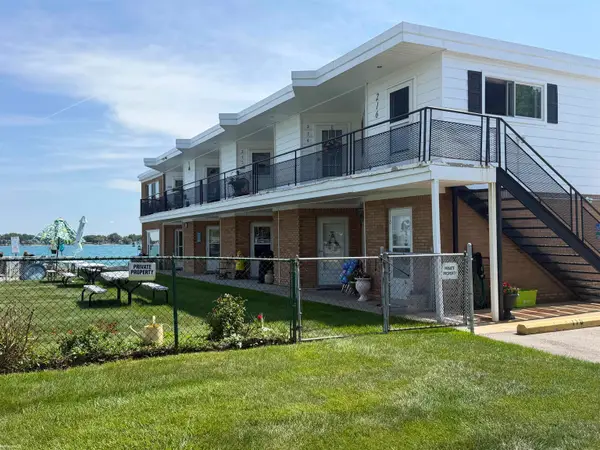 444 N Main #214 ST, MarineCity, MI 48039
