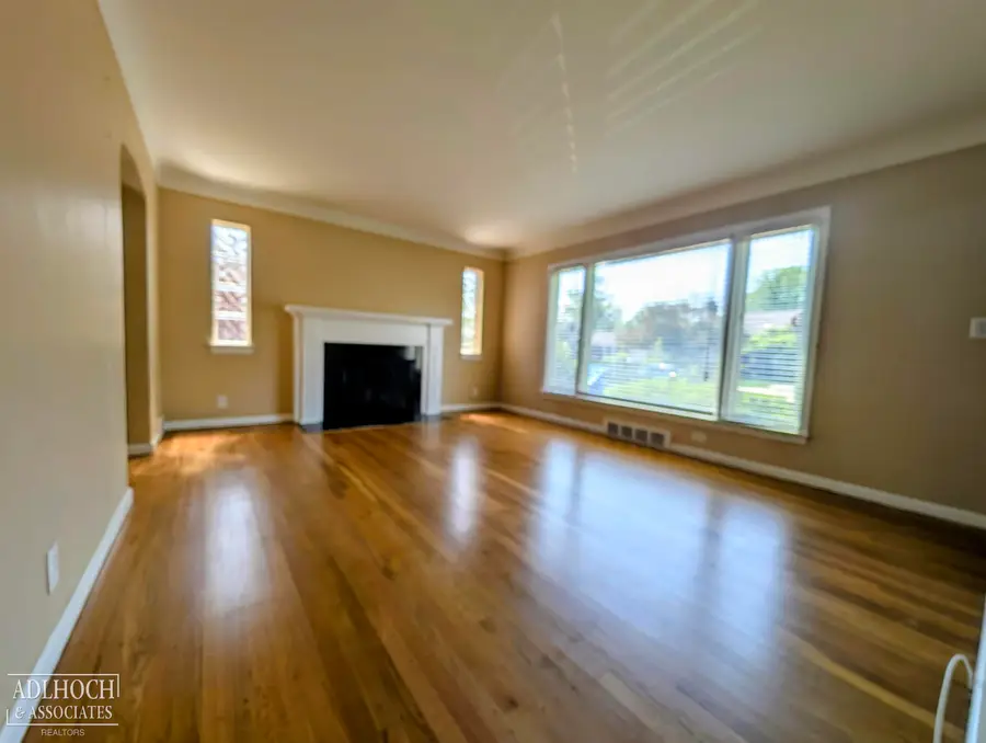2168 Allard RD, Grosse Pointe Woods, MI 48236 - #2