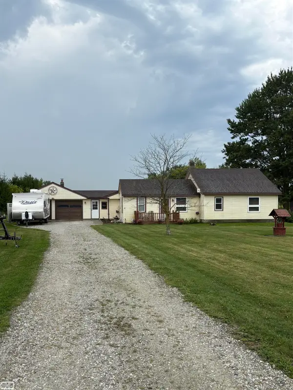 12865 Hough RD, Riley, MI 48041