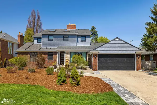 56 Hampton RD, GrossePointeShores, MI 48236