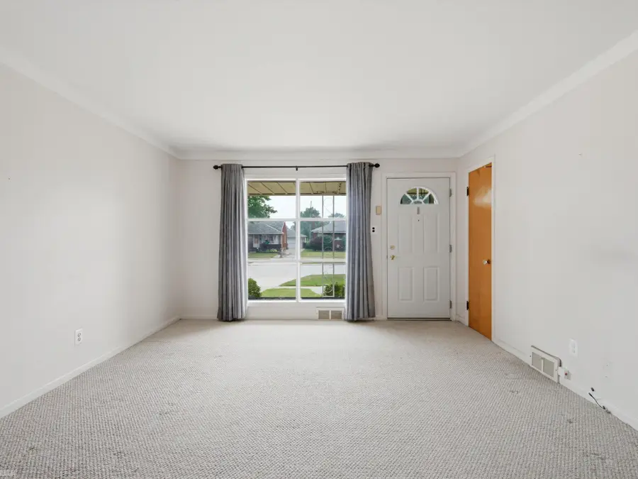 28611 Groveland ST, Roseville, MI 48066 - #3
