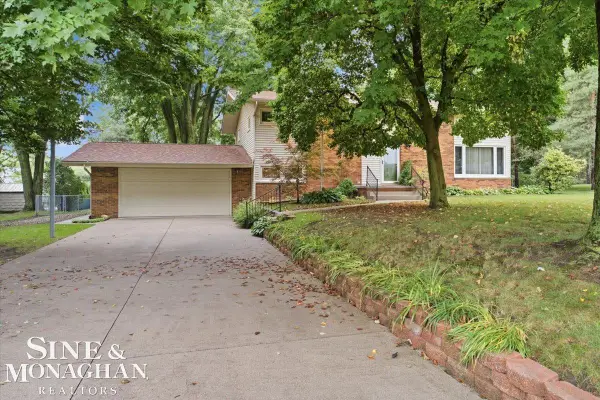 1545 Clinton AVE, St, MI 48079