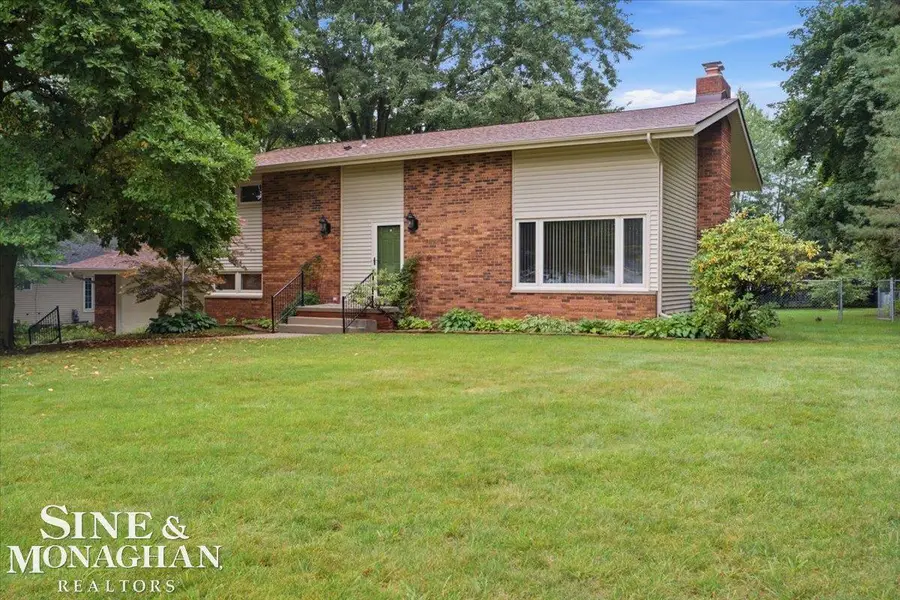 1545 Clinton AVE, Saint Clair, MI 48079 - #2