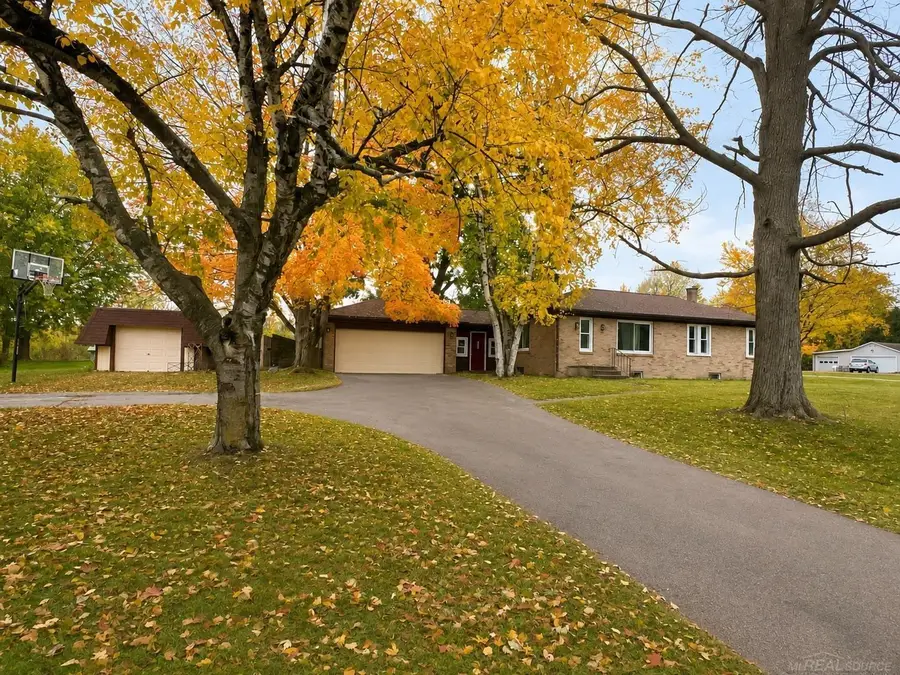 631 Kinney AVE, Walker, MI 49534 - #2
