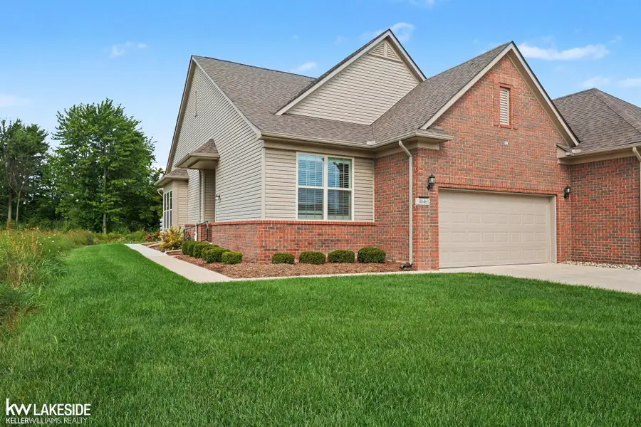 48461 Birmingham DR, Chesterfield, MI 48047 - #3