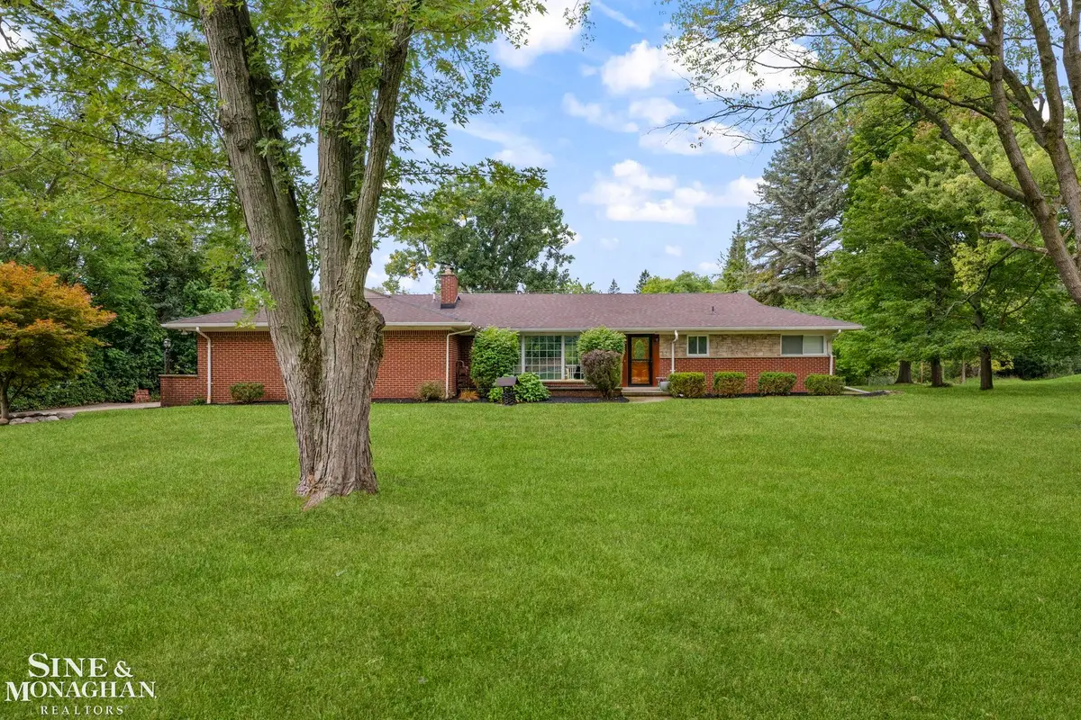 25631 Springbrook DR, Farmington Hills, MI 48336 - #1