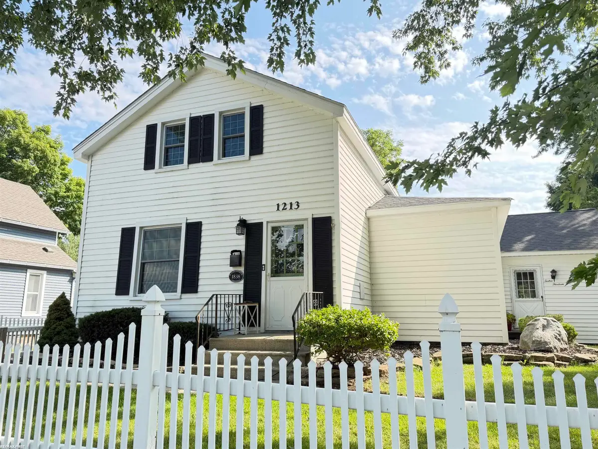 1213 Clinton AVE, Saint Clair, MI 48079 - #1