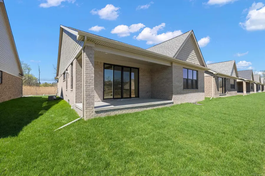 5872 Willow Grove DR, Troy, MI 48085 - #3