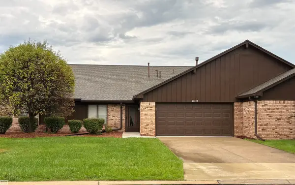 20349 Palm Meadow Dr DR, ClintonTownship, MI 48036