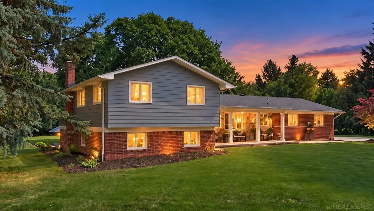 41306 Llewelyn CT, Northville, MI 48167 - #1