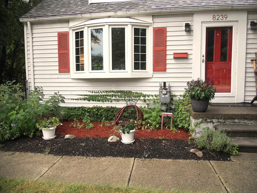 8239 Garbor DR, Warren, MI 48093 - #3